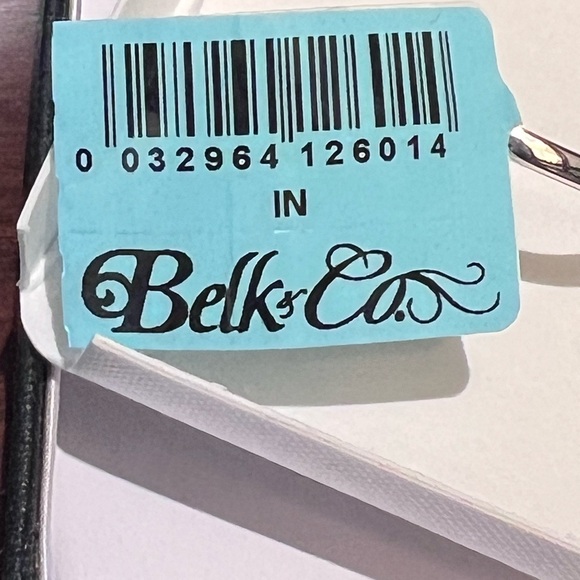 1/4 TCW Diamond Cluster Ring - Picture 4 of 8